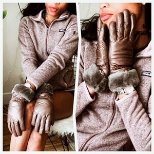 UGG® Fontanne Smart Genuine Shearling Trim
Gloves S/M